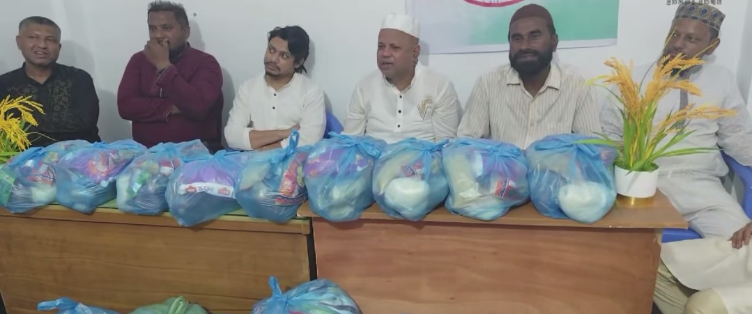 আলীনগর ইউনিয়ন বিএনপির ঈদ উপহার সামগ্রী বিতরণ