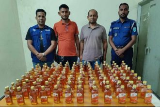 মুরগির খামার থেকে মদ উদ্ধার