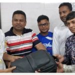 ১৮ ভরি স্বর্ণালংকার ফিরিয়ে দিলেন অটোরিকশাচালক