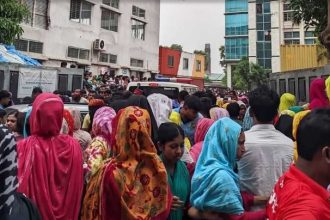 গাজীপুরে পানি পান করে এক কারখানায় দুই শতাধিক শ্রমিক অসুস্থ