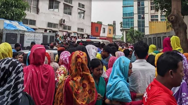 গাজীপুরে পানি পান করে এক কারখানায় দুই শতাধিক শ্রমিক অসুস্থ