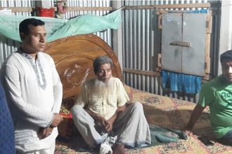 জকিগঞ্জে অসহায় রোগীর পাশে পৌরসভা প্রবাসী পরিষদ