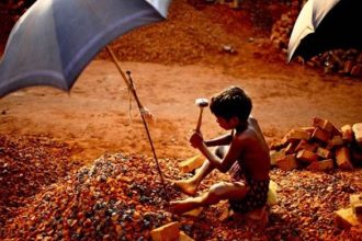 মহান মে দিবস: শ্রমিকের অধিকার নিশ্চিত করার অব্যাহত লড়াই