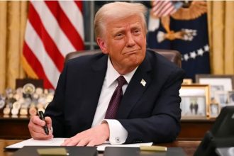 ডোনাল্ড ট্রাম্পের শুল্ক আটকে দিয়েছে দেশটির আদালত