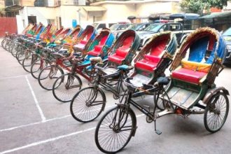 ঢাকার রাস্তায় রিকশা চলাচল নিয়ে নতুন সিদ্ধান্ত