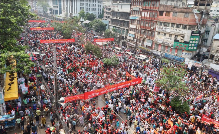 বিএনপির শ্রমিক সমাবেশে নেতা-কর্মীদের ঢল