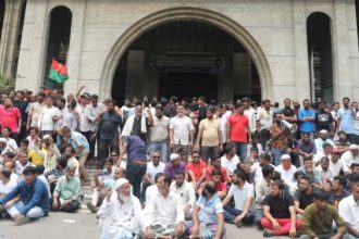 নতুন কর্মসূচি দিয়ে নগর ভবন ছেড়েছেন ইশরাকের সমর্থকরা