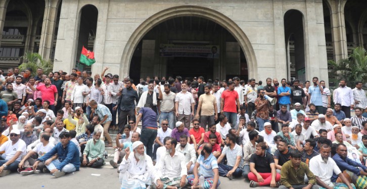 নতুন কর্মসূচি দিয়ে নগর ভবন ছেড়েছেন ইশরাকের সমর্থকরা