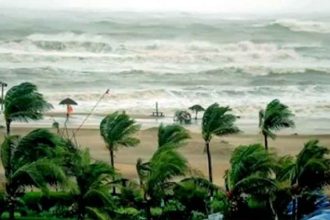 মোংলা সমুদ্র বন্দররে ৩ নম্বর স্থানীয় সতর্ক সংকেত