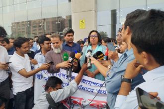 রাতের আঁধারে জারি করা অধ্যাদেশ বাতিলের আহ্বান এনবিআর কর্মকর্তা-কর্মচারীদের