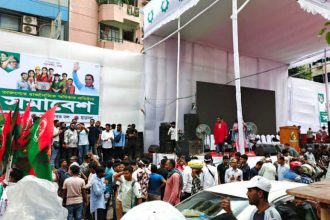 ‘তারুণ্যের সমাবেশে’ নয়াপল্টনে নেতা-কর্মীদের ঢল
