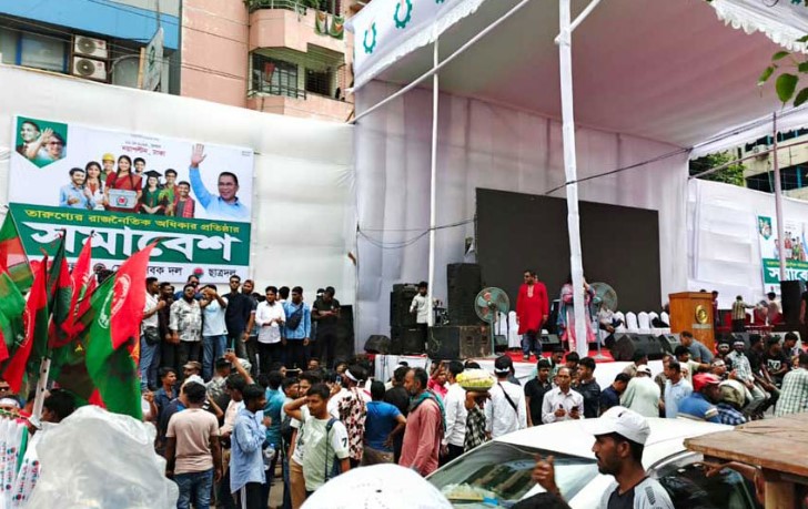 ‘তারুণ্যের সমাবেশে’ নয়াপল্টনে নেতা-কর্মীদের ঢল